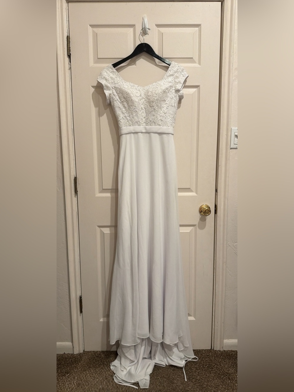 Elegant Modest White Lace Women's Cap Sleeve Corset Back Dress